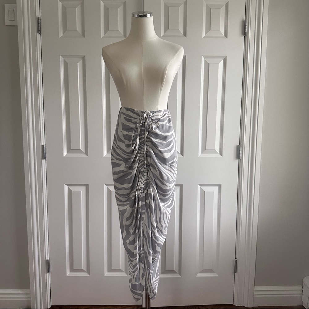 NWT Adore Grey White Ruched Pencil Beach Vacation Cover-up Midi Maxi Skirt SizeS